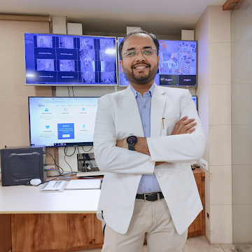 Dr Ruchir Shah 1